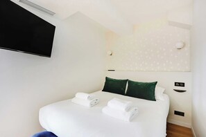 Room - Welcoming apartment - 2BR/6P - Canal St Martin (Paris)
