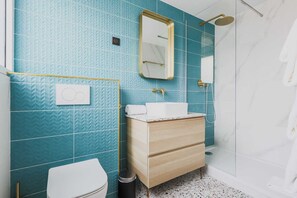 Shower, hair dryer, towels, shampoo