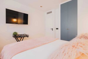 2 slaapkamers, een strijkplank/strijkijzer, wifi, beddengoed