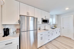 Private kitchen - Chic Studio Near TXST University (Kyle)