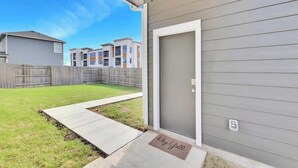 Property grounds - Chic Studio Near TXST University (Kyle)