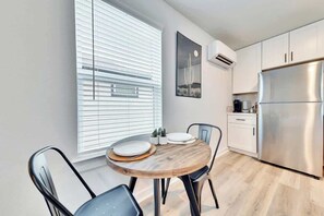 Dining - Chic Studio Near TXST University (Kyle)