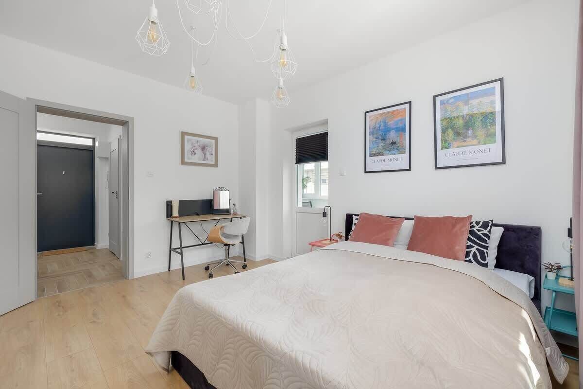 1 bedroom, desk, iron/ironing board, travel crib