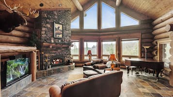 Smart TV, fireplace