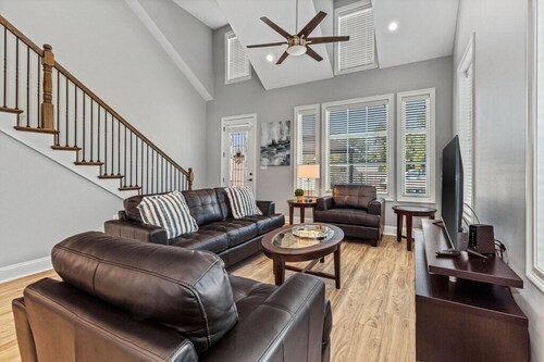 Luxury 2 Bedroom Townhouse #1