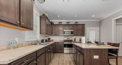Luxury 2 Bedroom Townhouse #1