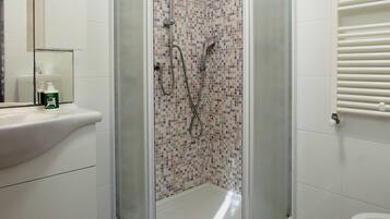 Room, 1 Bedroom, Smoking, Garden View | Bilik Mandi
