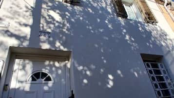 Room, 1 Bedroom, Smoking, Garden View | Property entrance