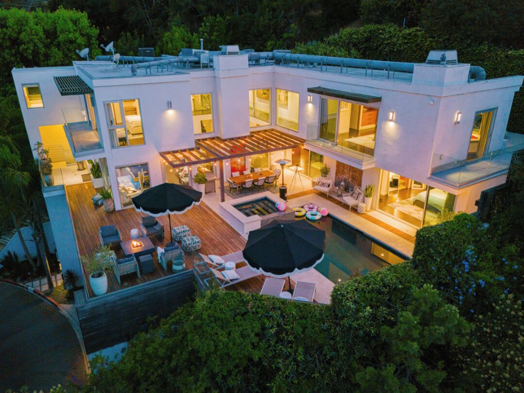 Casa Azul - Elegant 4BR Home with Jacuzzi & Stunning Views