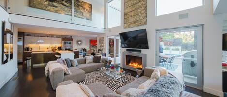 Smart TV, fireplace, offices