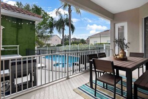 Outdoor dining - Luxury villa w/ private pool & game room (Kissimmee)