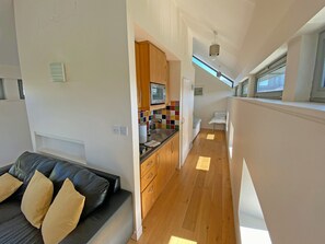 Microwave, electric kettle - KINVARA SUITES (Kinvara)