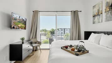 4 slaapkamers, een strijkplank/strijkijzer, reisbedje, gratis wifi