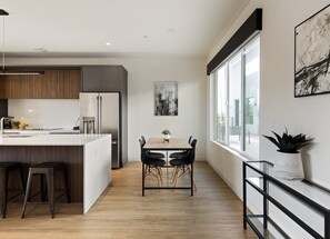 Fridge, microwave, oven, stovetop - Vista Del Camino-6 Condos-Hot Tub-In Old Town (Scottsdale)