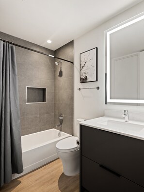 Shower, hair dryer, towels, soap - Vista Del Camino-6 Condos-Hot Tub-In Old Town (Scottsdale)