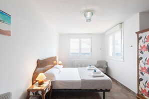3 makuuhuonetta, silitysrauta/-lauta, Wi-Fi, vuodevaatteet