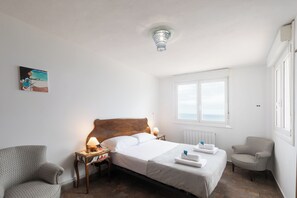 3 dormitoris, planxa i posts de planxar, wifi i roba de llit 