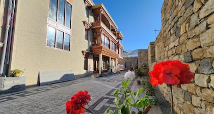 Hotel Ladakh Heights