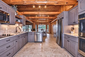 Fridge, microwave, oven, stovetop - Stepaway Vacation Rentals-Adlersee Lakehouse on lovely Eagle Lake (Eagle River)