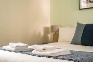 2 bedrooms, iron/ironing board, Internet, bed sheets