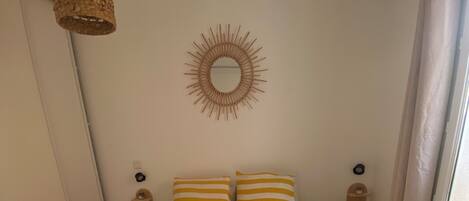 1 chambre, fer et planche à repasser, draps fournis