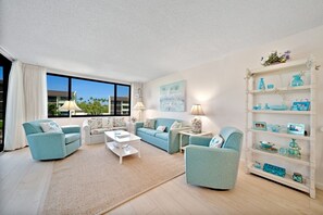 TV - Loggerhead Cay #552 is a stunning 2 brm, 2 bath condo located on Sanibel! (Sanibel)