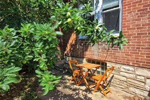 Outdoor dining - Cafe Terrace at TG Park | Fenced Backyard+W/D (Saint Louis)