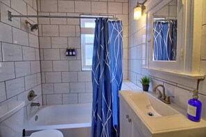 Shower, hair dryer, towels - Cafe Terrace at TG Park | Fenced Backyard+W/D (Saint Louis)