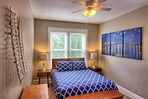 1 bedroom, desk, iron/ironing board, WiFi - Cafe Terrace at TG Park | Fenced Backyard+W/D (Saint Louis)