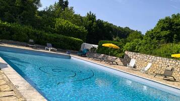 Piscine extérieure (ouverte en saison)