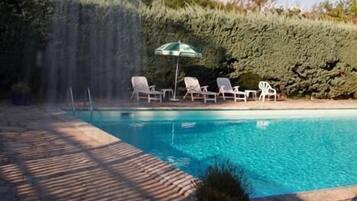 Piscine extérieure (ouverte en saison)