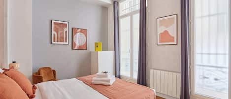 3 chambres, fer et planche à repasser, Wi-Fi, draps fournis