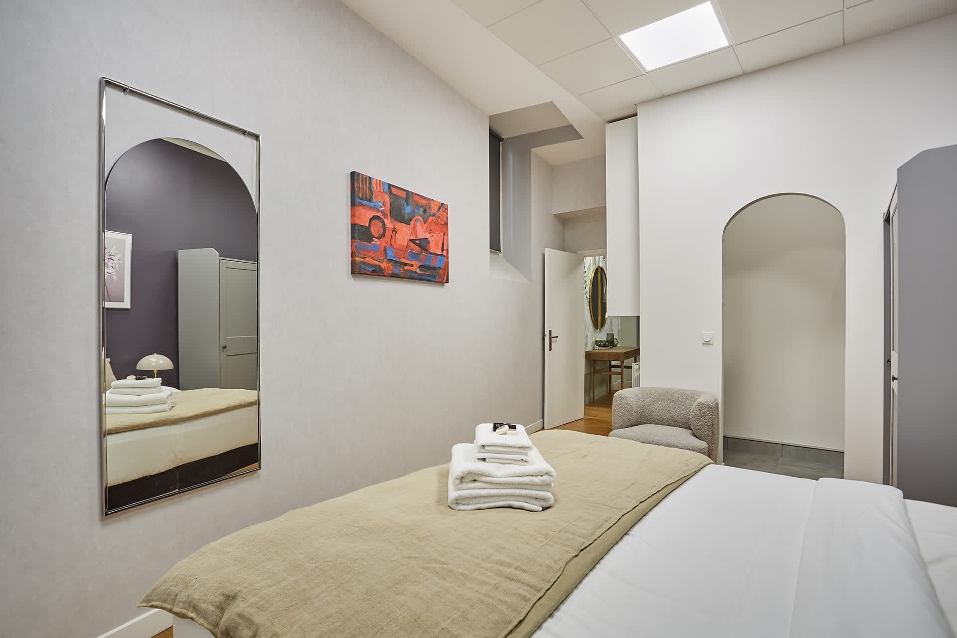 3 bedrooms, iron/ironing board, WiFi, bed sheets