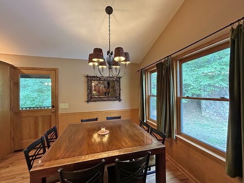Dream on a Stream- Large Rental Cabin near Fontana Lake