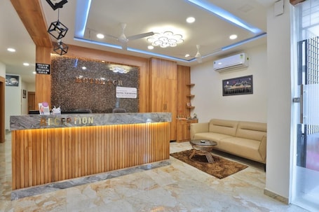 Reception. Hotel TGR Rooms