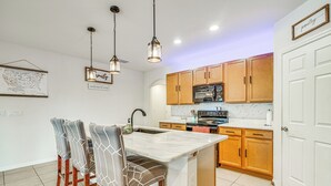 Interior - Pool & Hot Tub at Home in Cape Coral (Cape Coral)