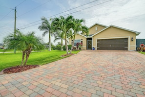 Interior - Pool & Hot Tub at Home in Cape Coral (Cape Coral)