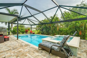 Outdoor pool - Pool & Hot Tub at Home in Cape Coral (Cape Coral)