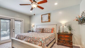 Interior - Pool & Hot Tub at Home in Cape Coral (Cape Coral)