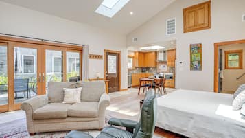 Apartment (0 Bedroom) | Interior