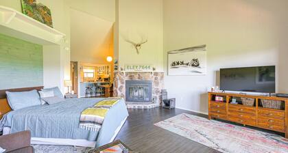 Dog-friendly Pagosa Springs Studio: Grill & Views!