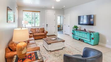 House (4 Bedrooms) | Front of property