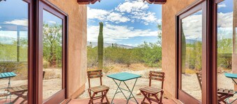 Chic Tucson Casita w/ Deck & Panoramic Views!