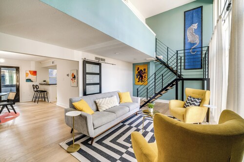 Vibrant Dallas Condo w/ Patio & Community Pool!