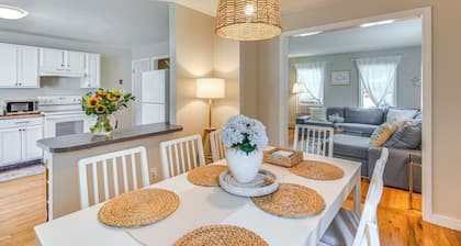 Wakefield Escape: Walk to Downtown & Near Beaches!