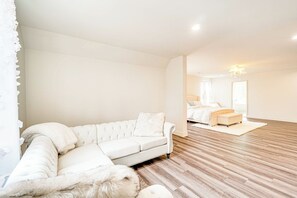House (5 Bedrooms) | Interior