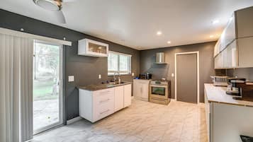 Rumah (4 Bedrooms) | Interior