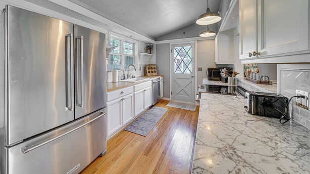 A modern kitchen with stainless steel appliances, white cabinetry, and a marble countertop. - On-site River Access: Medina Vacation Rental (Medina)