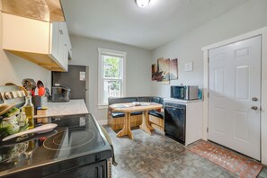House (5 Bedrooms) | Interior