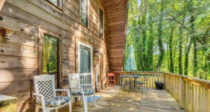 Pet-friendly Lavonia Cabin, Walk to Lake Hartwell!